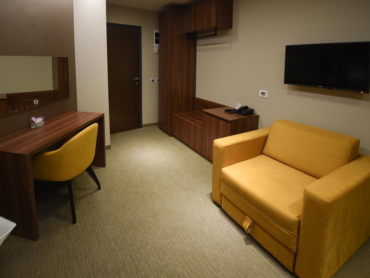 Hotel Ideo Lux Nis Exterior photo